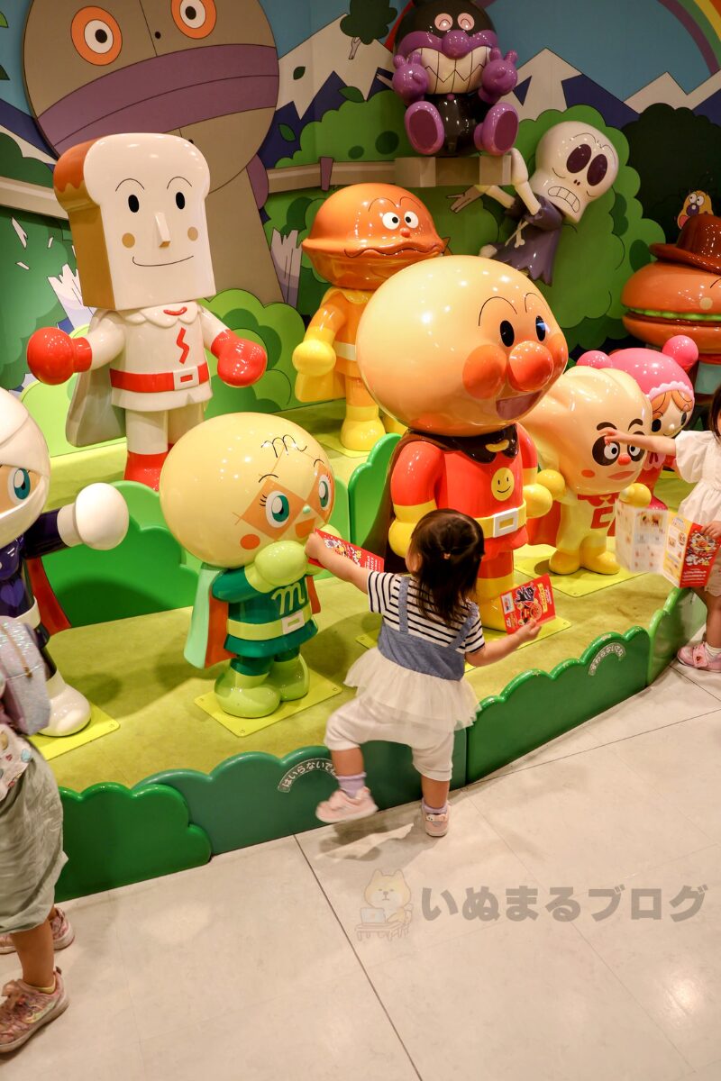 福岡アンパンマンこどもミュージアムのおでむかえひろばはアンパンマンの仲間たちのジオラマがたくさん。