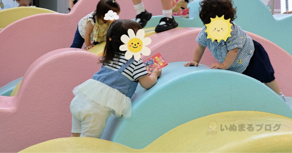 くものひろばで遊んでいる様子