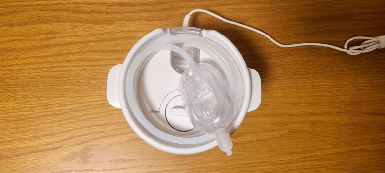 ピジョンの電動鼻吸い器シュポットのチューブや鼻水キャッチャーは本体上部に収納できる