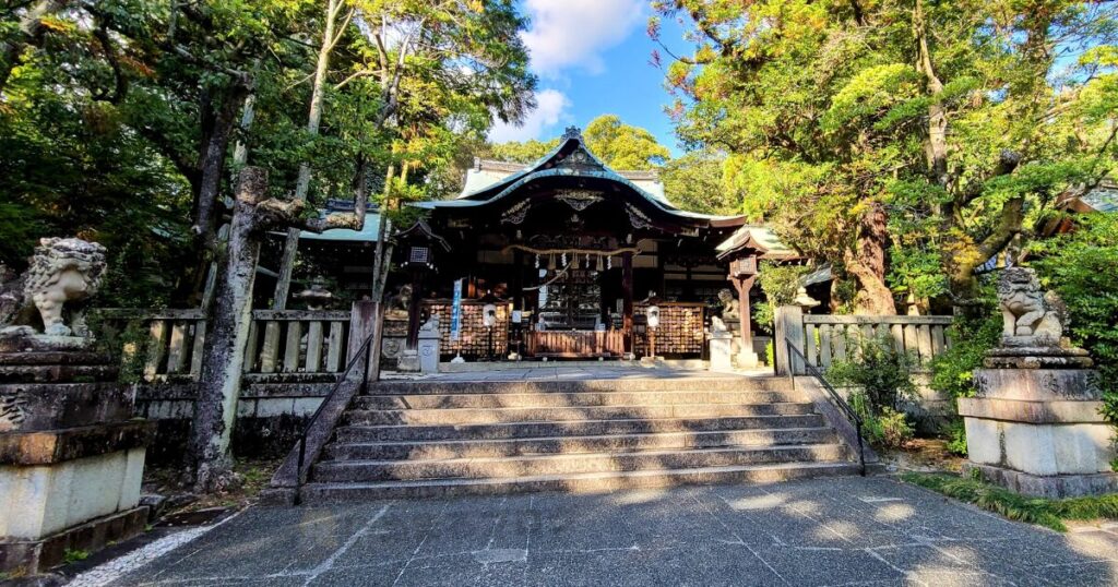 岡﨑神社の境内