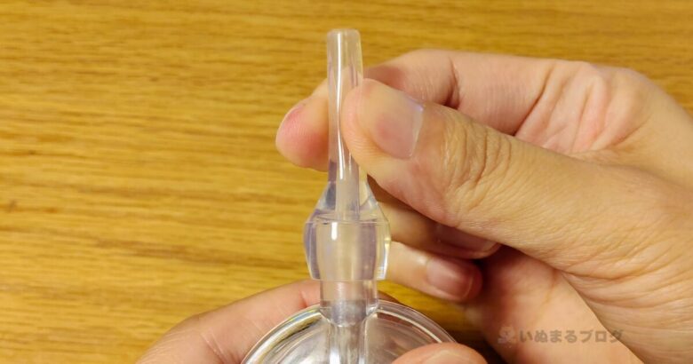 ボンジュールのノズルは鼻水キャッチャーから引っ張っても簡単に取れません